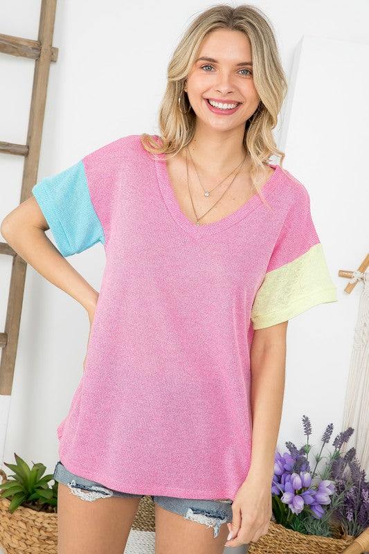 PLUS LOW GAUGE COLORBLOCK TOPPLUS SOLID LOW GAUGE COLORBLOCK TOP- Plus Solid low gauge colorblock top- Pullover short sleeves- V neck boxy fit- Solid low gauge - 80% POLYESTER, 20% RAYON- MADE I