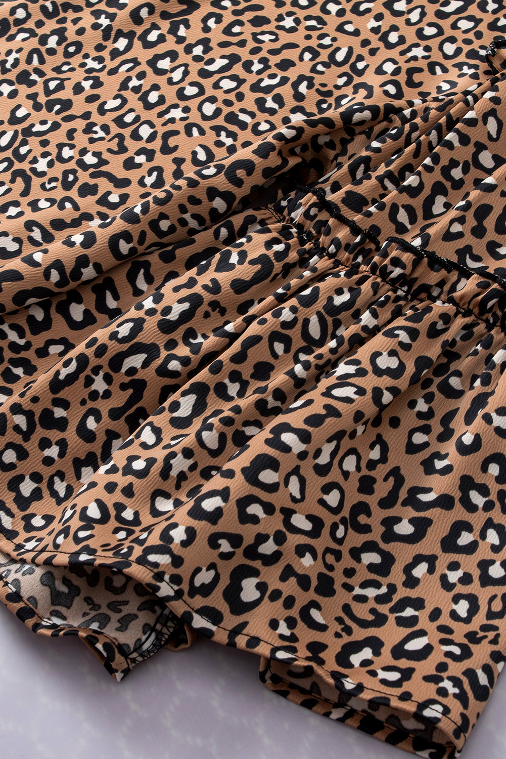 Chestnut Leopard Ruffle Flounce Sleeve BlouseMaterial:97%Polyester+3%Elastane



		The blouse is a stylish and feminine top featuring a trendy leopard print and flounce sleeves, adding a touch of flair to you