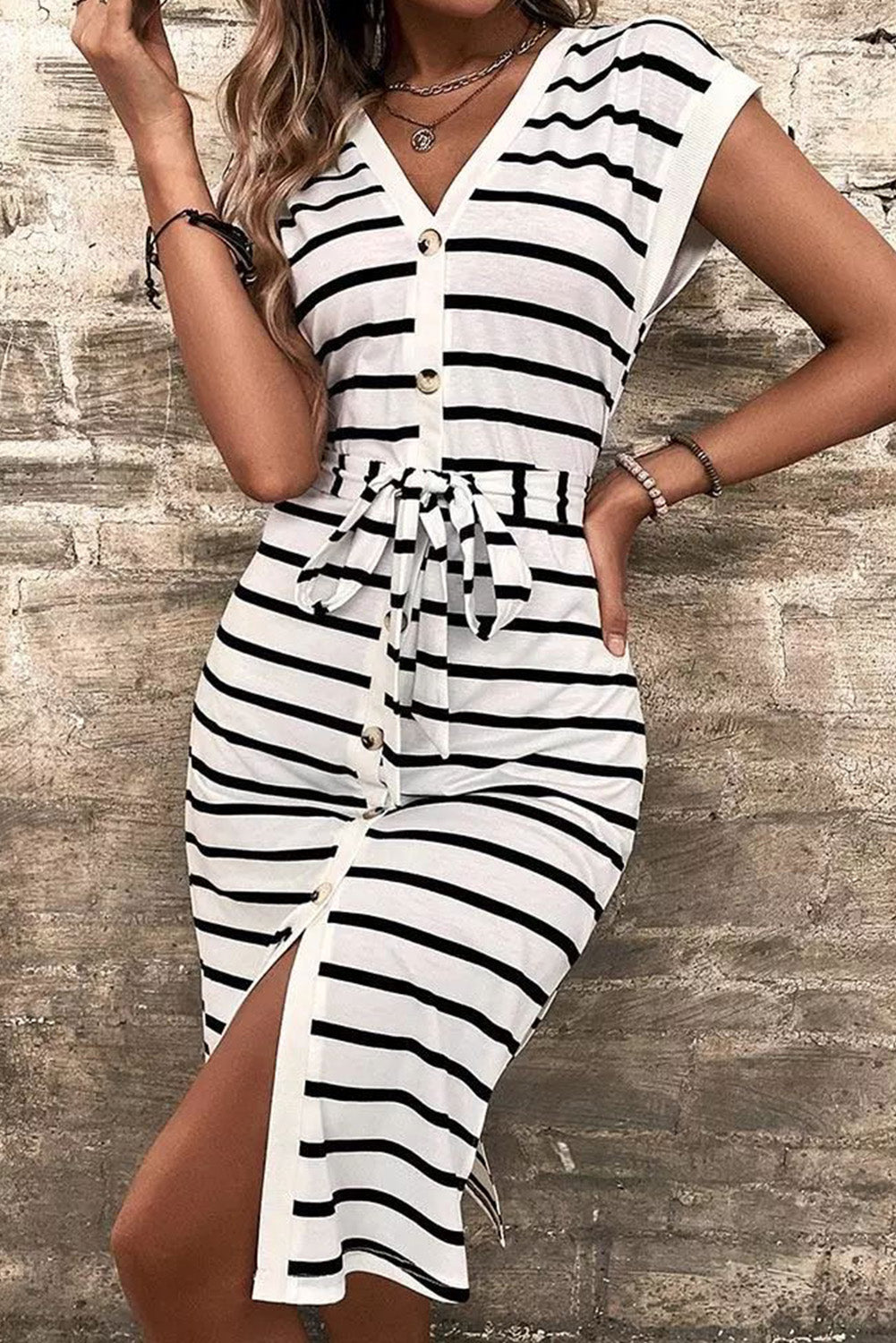 Striped Button Belted Casual V-Neck Midi DressMaterial:95%POLYESTER+5%ELASTANE



		•The waist belt accentuates the figure and creates a flattering silhouette.
	
	
		•The v-neckline adds a touch of feminini