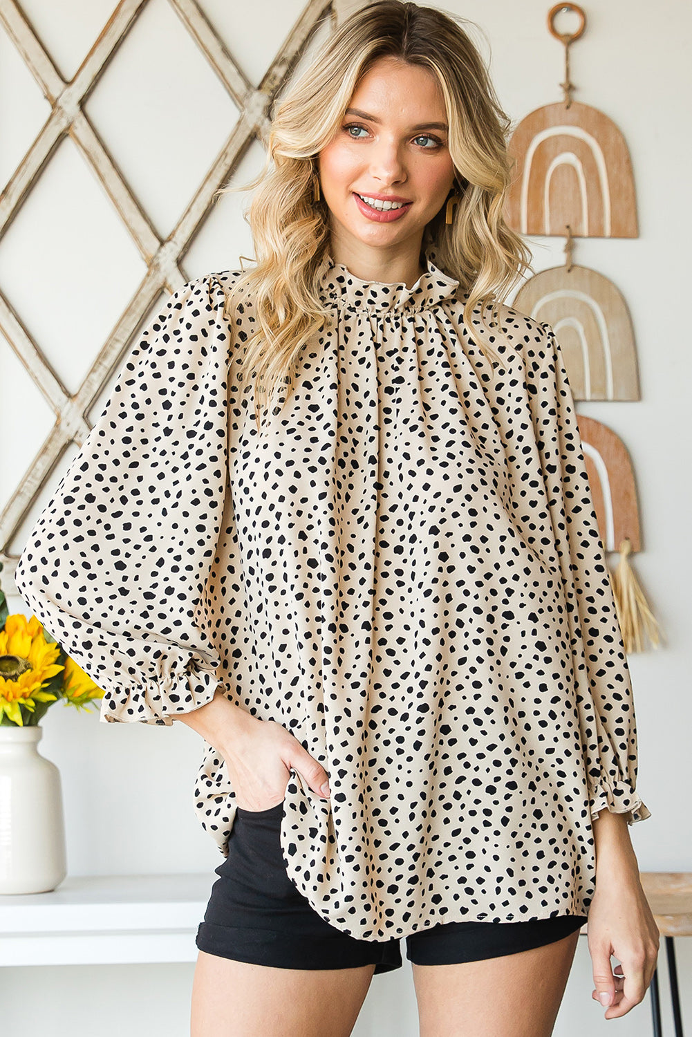 Khaki Leopard 3/4 Ruffle Sleeve Frill Neck BlouseMaterial:100%Polyester



		MOQ: From $39
	
	
		Dropshipping: Place orders at Shewin, and we will ship the merchandise directly to your customers. Our dropship 