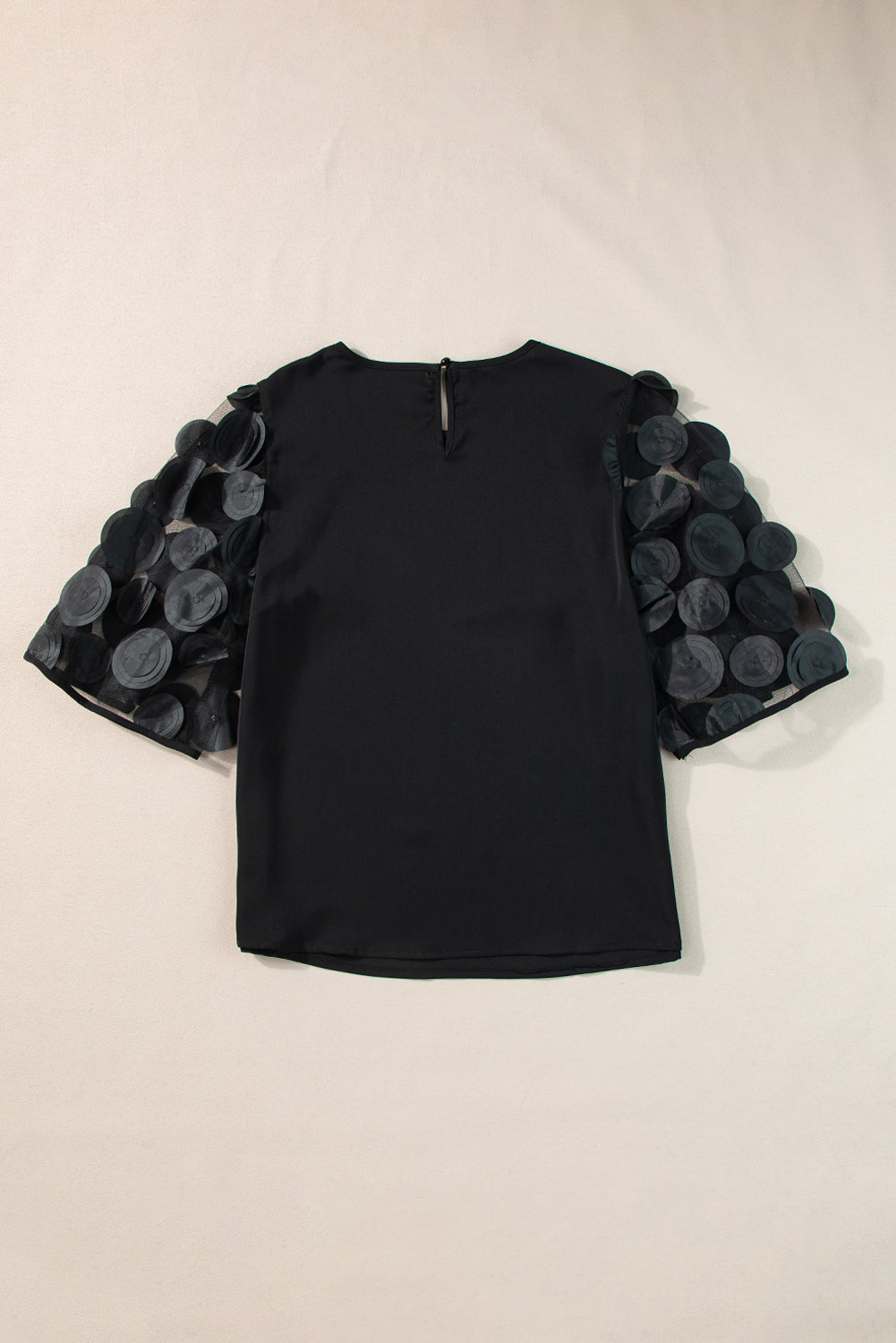 Black Applique Mesh Keyhole Back Splicing Sleeve BlouseMaterial:100%Polyester



		The blouse is a stylish and feminine top featuring delicate applique and mesh splicing on the sleeves, adding a touch of elegance and s