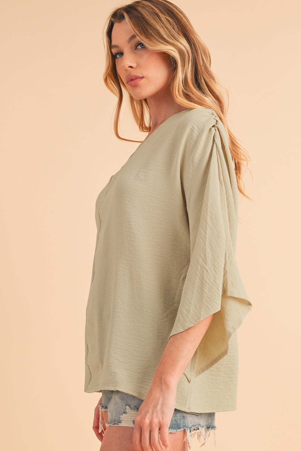 Parchment Solid Color Crinkled V Neck Ruffled Sleeve BlouseMaterial:100%Polyester



		The blouse comes in a solid color, which provides a clean and versatile look. 
	
	
		The crinkled effect also makes the blouse resis