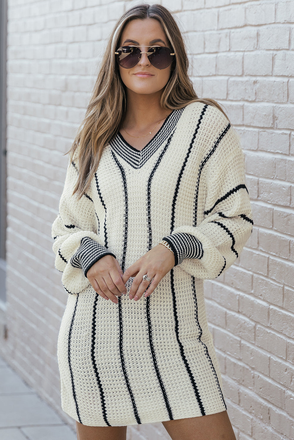 Gray Contrast V Neck Loose Tunic SweaterMaterial:100%Acrylic

• Embrace effortless style in this sweater, perfect for casual chic looks.
• The colorblock design adds a modern touch, while the V-neckline 