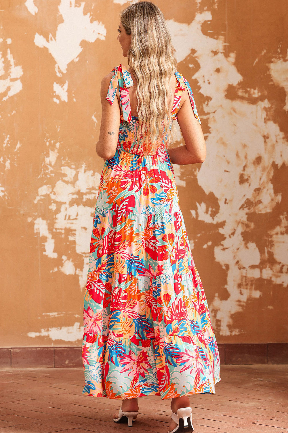 Multicolor Boho Tropical Print Smocked Ruffle Tiered Maxi DressMaterial:100%Polyester



		•The tiered design of the dress adds volume, creating a flowy and feminine look.
	
	
		•Smocked bodice and tie shoulder straps give 