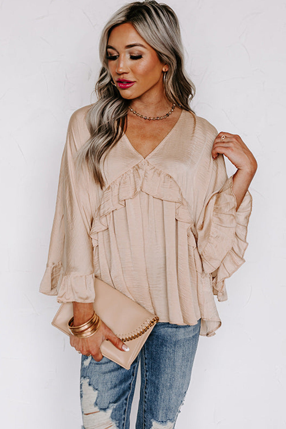 Apricot V Neck Draped Batwing Sleeve Ruffle TopMaterial:85%Viscose+10%Polyester+5%Elastane



		Elegant v-neckline accentuates collarbones
	
	
		Flowy draped fabric flatters all body types
	
	
		Batwing s