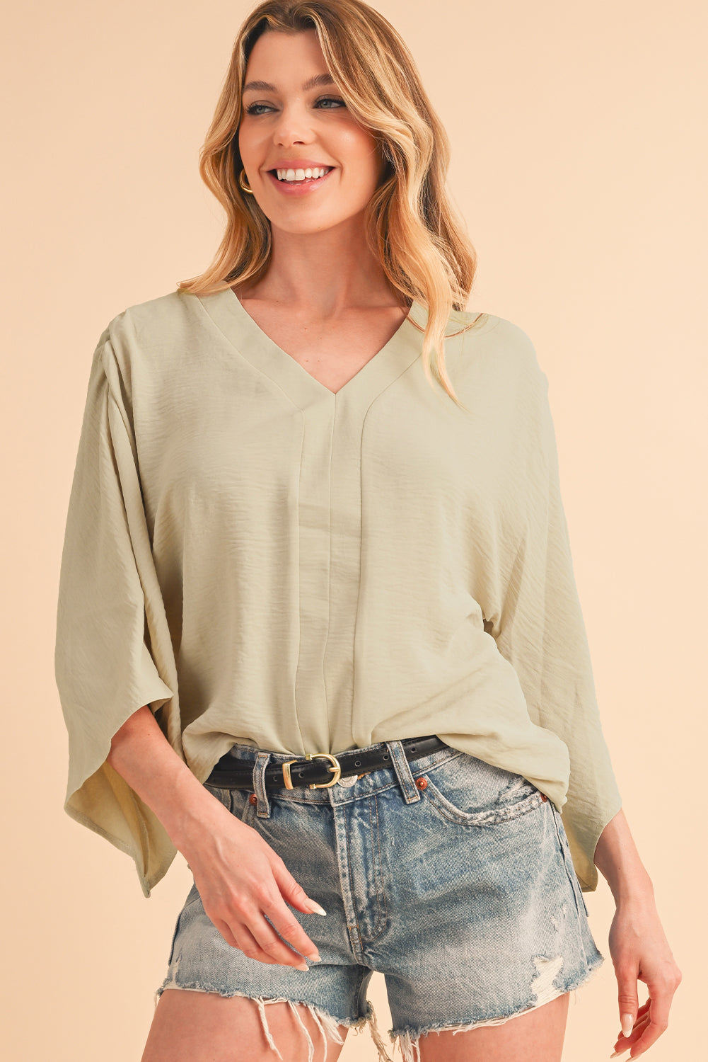 Parchment Solid Color Crinkled V Neck Ruffled Sleeve BlouseMaterial:100%Polyester



		The blouse comes in a solid color, which provides a clean and versatile look. 
	
	
		The crinkled effect also makes the blouse resis