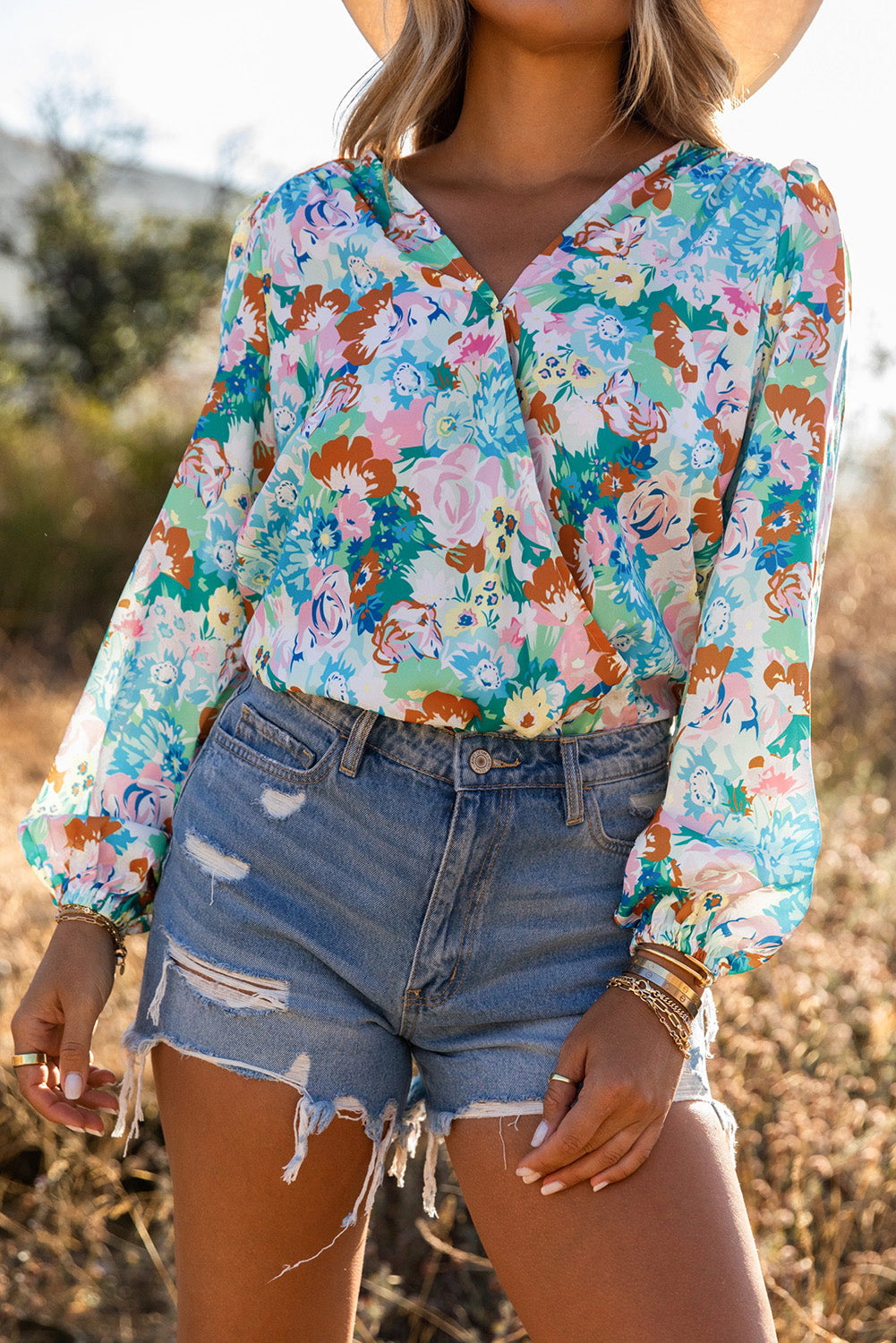 Light Blue Floral Print Boho Wrap V Neck Puff Sleeve BodysuitMaterial:100%Polyester



		The floral bodysuit is perfect to change a modern summer look
	
	
		Great to pair with jeans, pants, leggings and skirts
	
	
		We