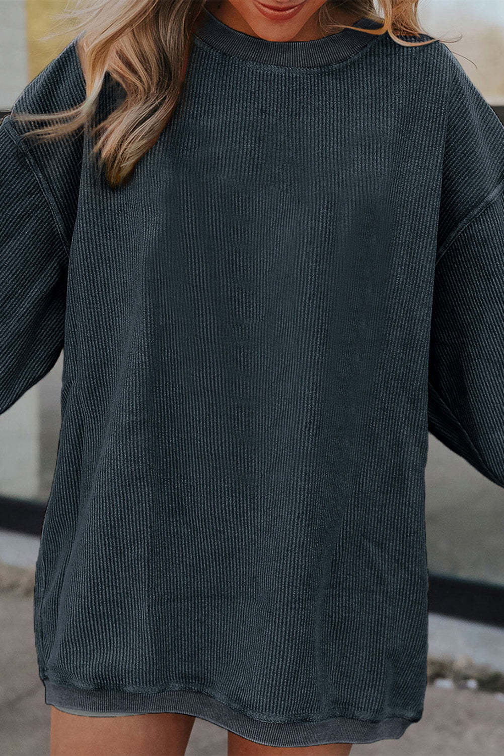 Dark Blue Plain Drop Sleeve Crinkle Rib Oversized SweatshirtMaterial:100%Polyester

• Effortlessly stylish, this dark blue oversized sweatshirt exudes a laid-back vibe perfect for casual outings. 
• Crafted from high-qualit