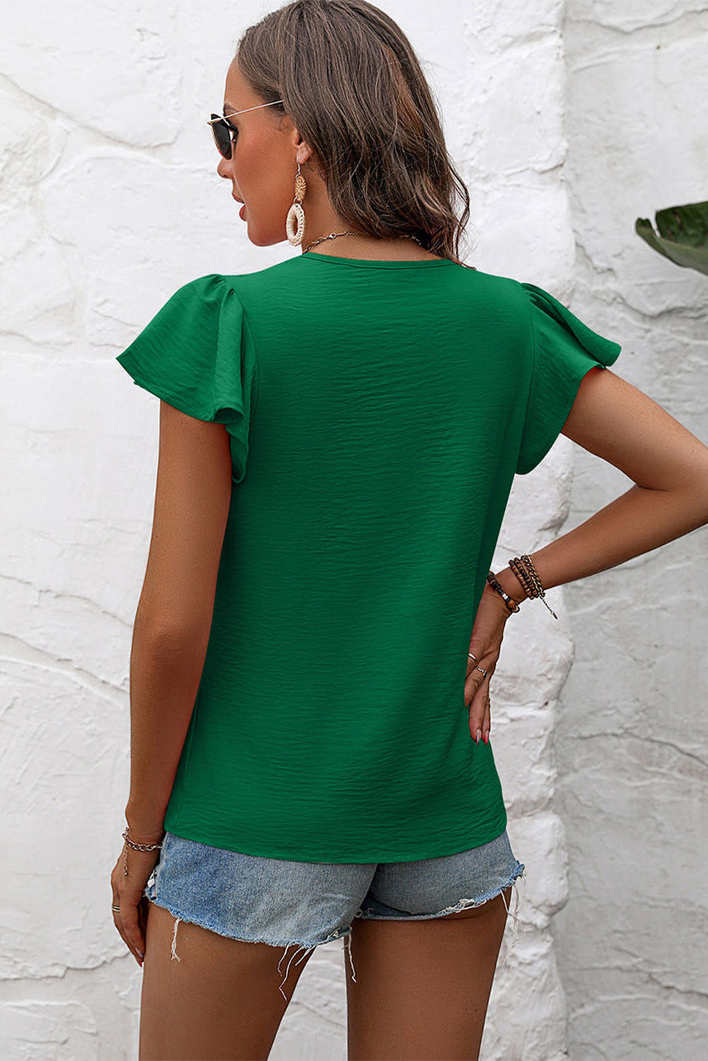 Dark Green Plain Textured Pleated Ruffle Sleeve BlouseMaterial:100%Polyester



		This blouse is crafted with a crinkle texture, providing a unique and fashionable element to elevate your look. 
	
	
		The solid col