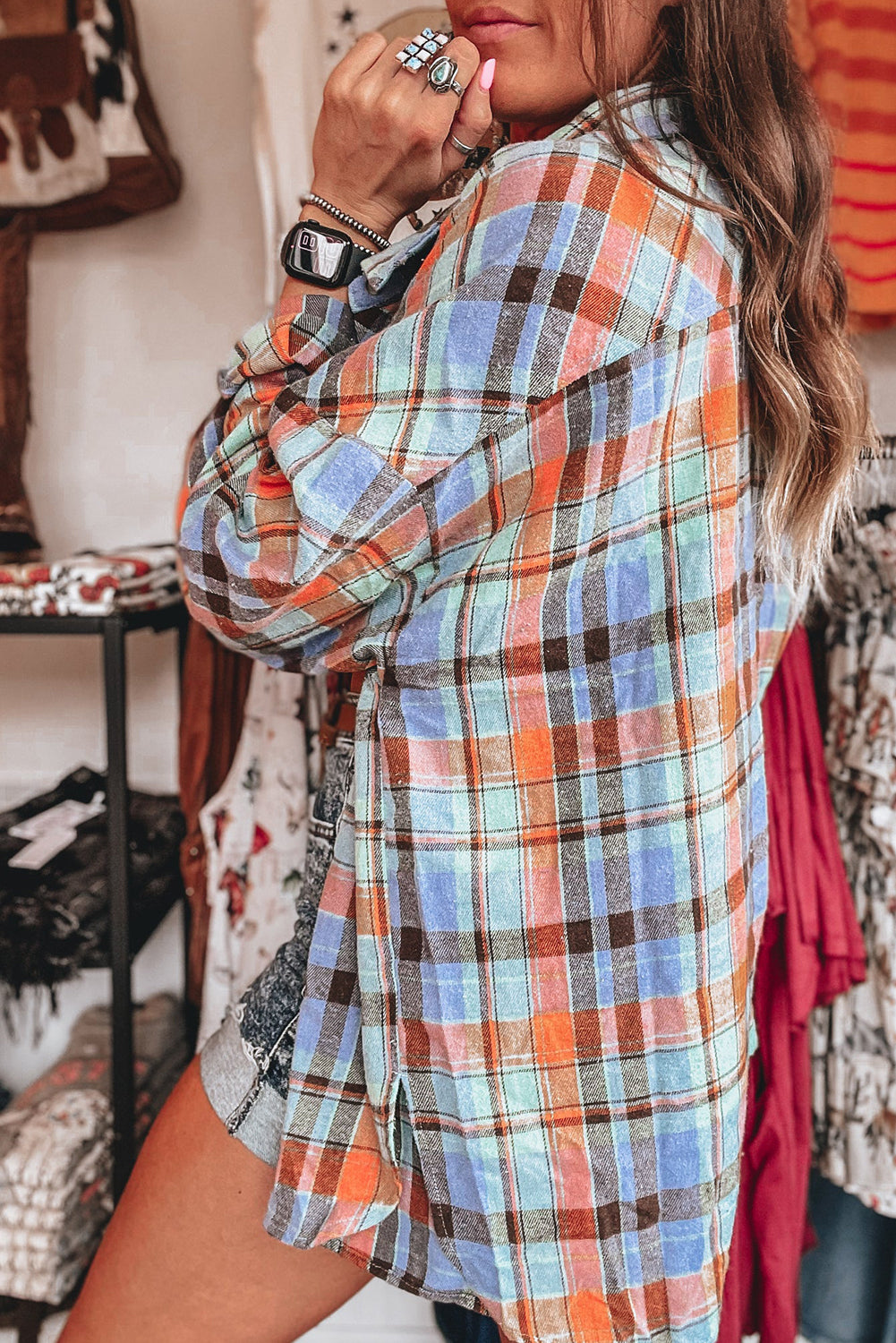 Red Plaid Print Drop Sleeve Loose ShirtMaterial:100%Cotton

• Add a touch of classic charm to your wardrobe with our shirt, featuring a stylish plaid pattern that effortlessly elevates any casual look.
