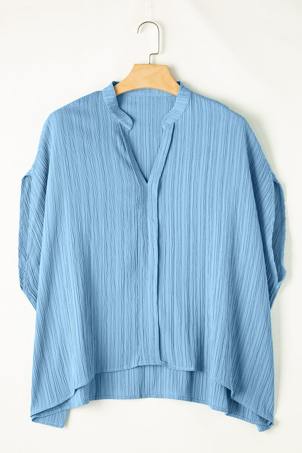 Dusk Blue V Neck Crinkle Dolman BlouseMaterial:67%Polyester+30%Viscose+3%Elastane



		Effortlessly stylish in a calming blue hue
	
	
		Relaxed fit with a chic v-neck for a flattering look
	
	
		