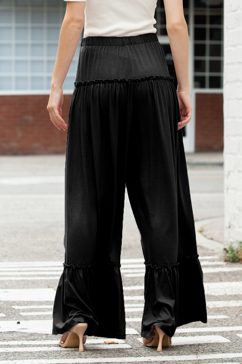 Black Frill Detail Drawstring High Waist Wide Leg PantsMaterial:65%Polyester+30%Viscose+5%Elastane



		Effortlessly stylish: Loose fit and wide leg design for a chic and contemporary look.
	
	
		Versatile and easy 