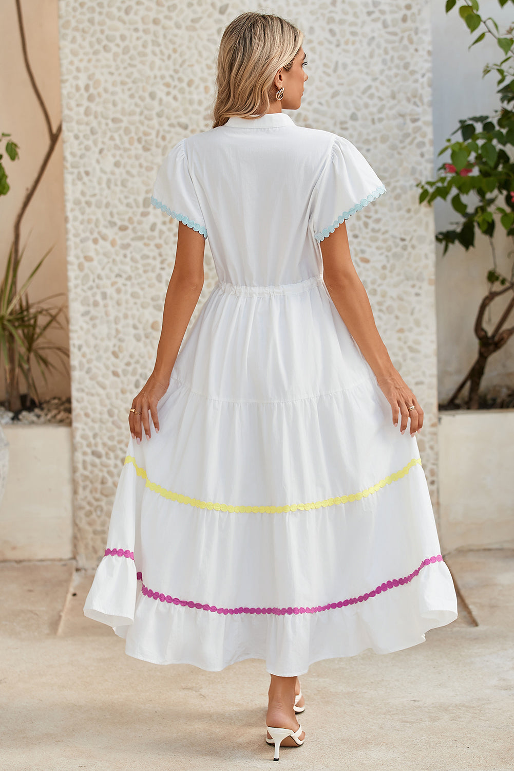 White High Waist Short Sleeve Tiered Shirt DressMaterial:100%Cotton



		The dress features a stylish and feminine design with delicate applique details, adding a touch of elegance to your outfit.
	
	
		Made 