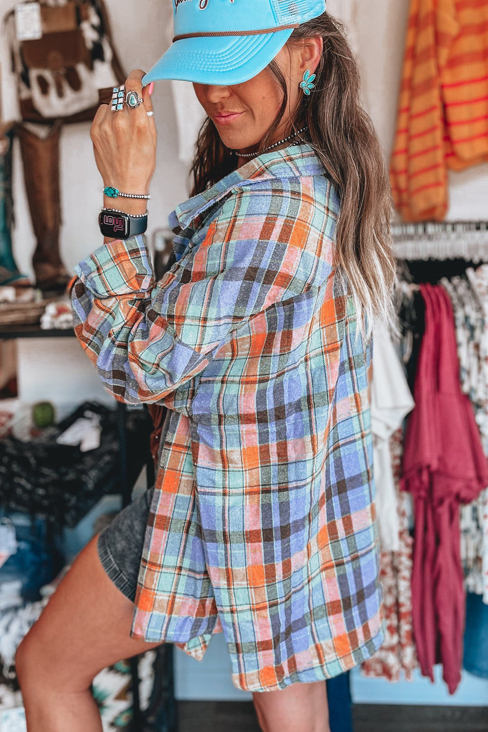 Red Plaid Print Drop Sleeve Loose ShirtMaterial:100%Cotton

• Add a touch of classic charm to your wardrobe with our shirt, featuring a stylish plaid pattern that effortlessly elevates any casual look.
