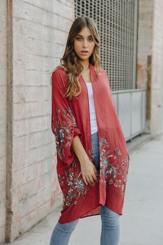 Long Floral Kimono CardiganLong Floral Kimono CardiganImmediate ShippingOne Size Fits MostSizes 0-12Length: 38 inBust Across: 25 inSleeve Length: 17 inSleeve Opening: 11 in
Style: Kimono
Print