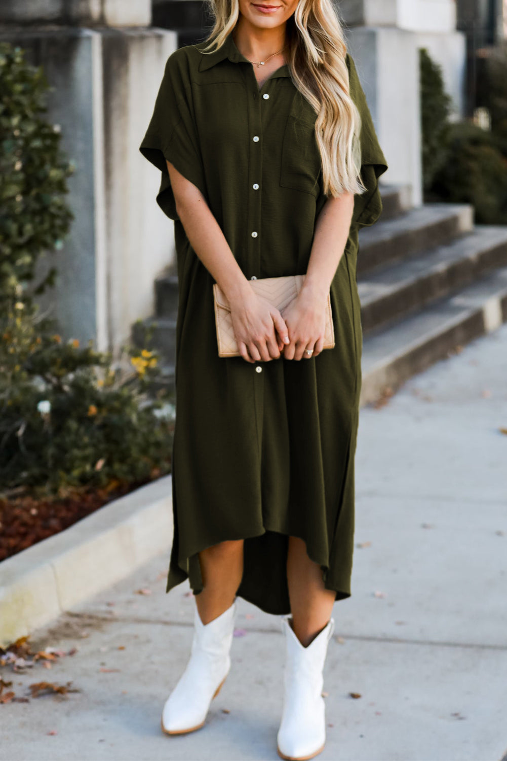 Jungle Green Loose High Low Side Slits Short Sleeve Shirt DressMaterial:100%Polyester


	

			This dress is designed to be friendly to any shape, offering a relaxed fit and comfortable wear.
		
		
			Featuring a collared n