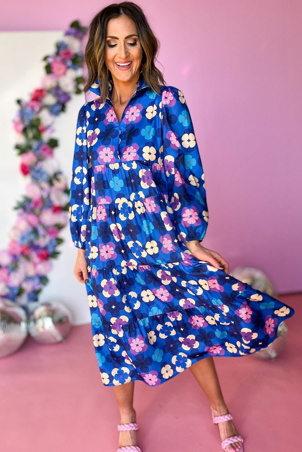 Blue Floral Peasant Sleeve Tiered Ruffle Midi DressMaterial:100%Polyester

• Embrace the charm of bohemian style with this midi dress, featuring a beautiful blue floral print that exudes effortless elegance.
• The 