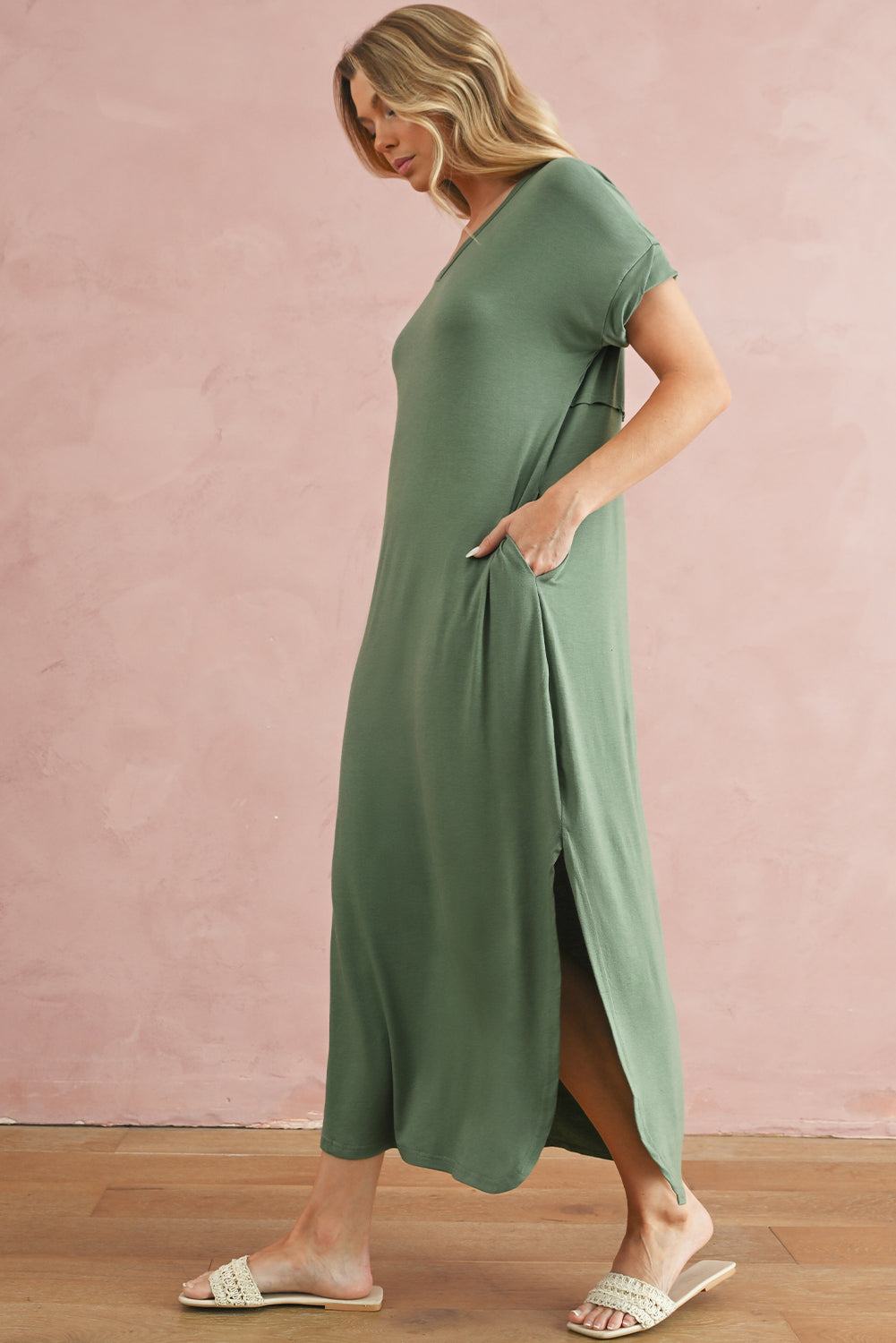 Grass Green Solid Color Hidden Pocket V Neck Slit Maxi DressMaterial:65%Polyester+30%Viscose+5%Elastane



		The maxi dress is a versatile and stylish piece that combines simplicity with functionality.
	
	
		This dress f