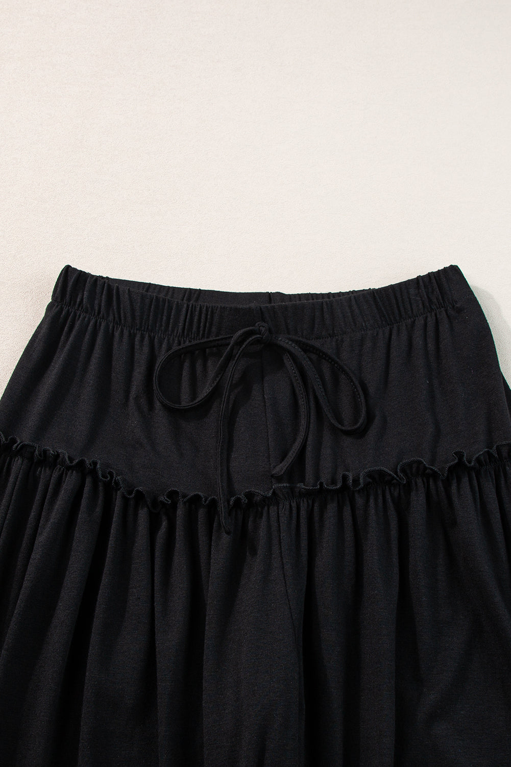 Black Frill Detail Drawstring High Waist Wide Leg PantsMaterial:65%Polyester+30%Viscose+5%Elastane



		Effortlessly stylish: Loose fit and wide leg design for a chic and contemporary look.
	
	
		Versatile and easy 