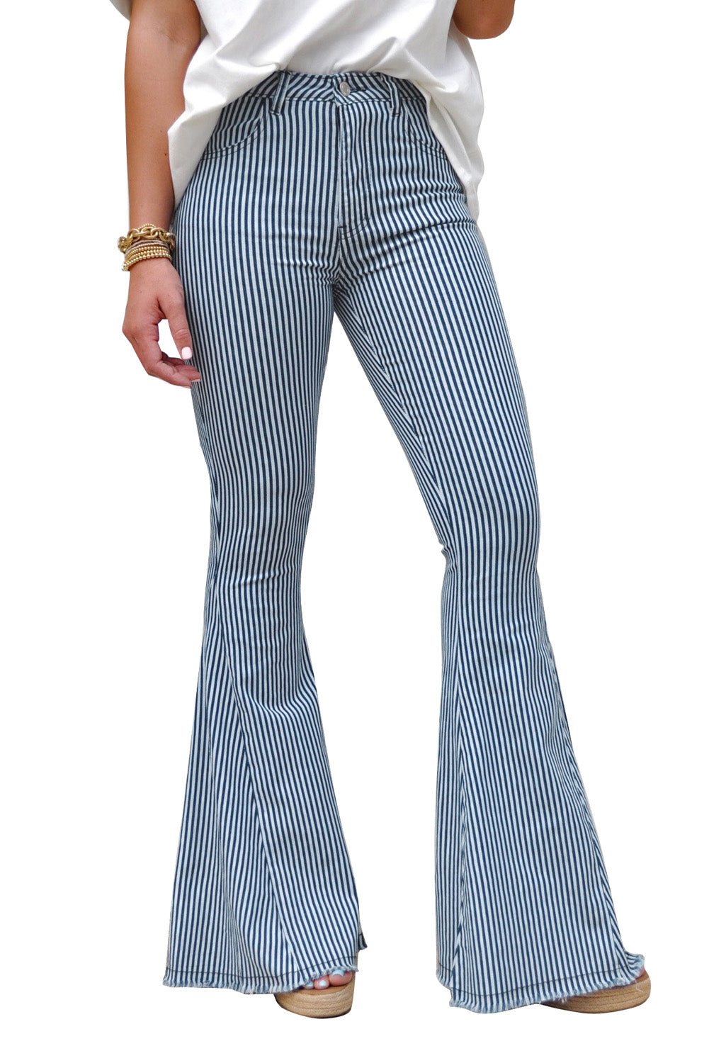 Light Blue Stripe Casual Mid Waist Bell PantsMaterial:73%Cotton+25%Polyester+2%Elastane



		These amazing statement jeans feature a dramatic pant leg that’s fitted throughout the thigh
	
	
		Ended in a ex