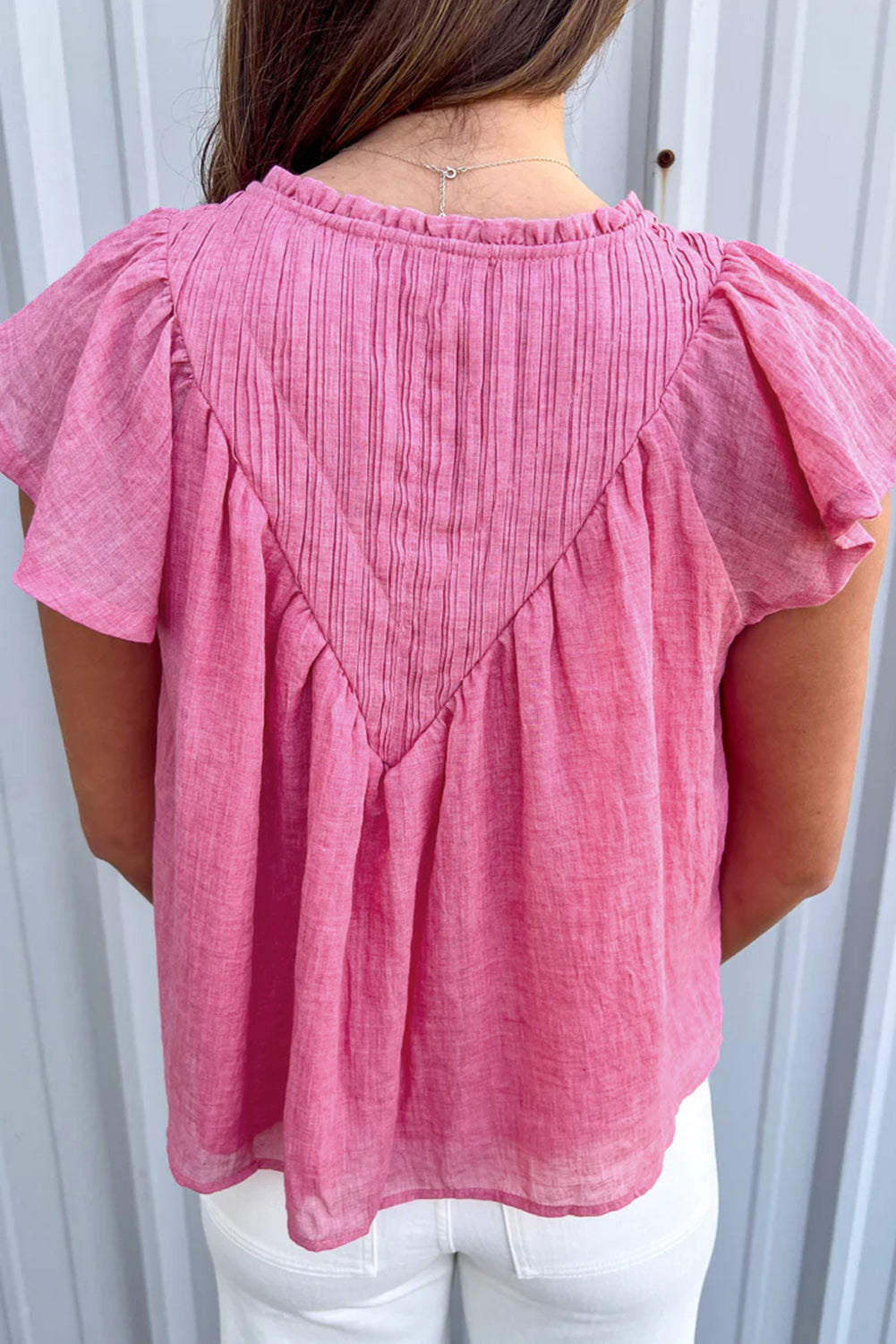 Bright Pink Frill V Neck Splicing Pleated BlouseMaterial:65%Viscose+35%Polyester



		Elevate your wardrobe with our blouse, a versatile and stylish piece that exudes sophistication and charm.
	
	
		This blou