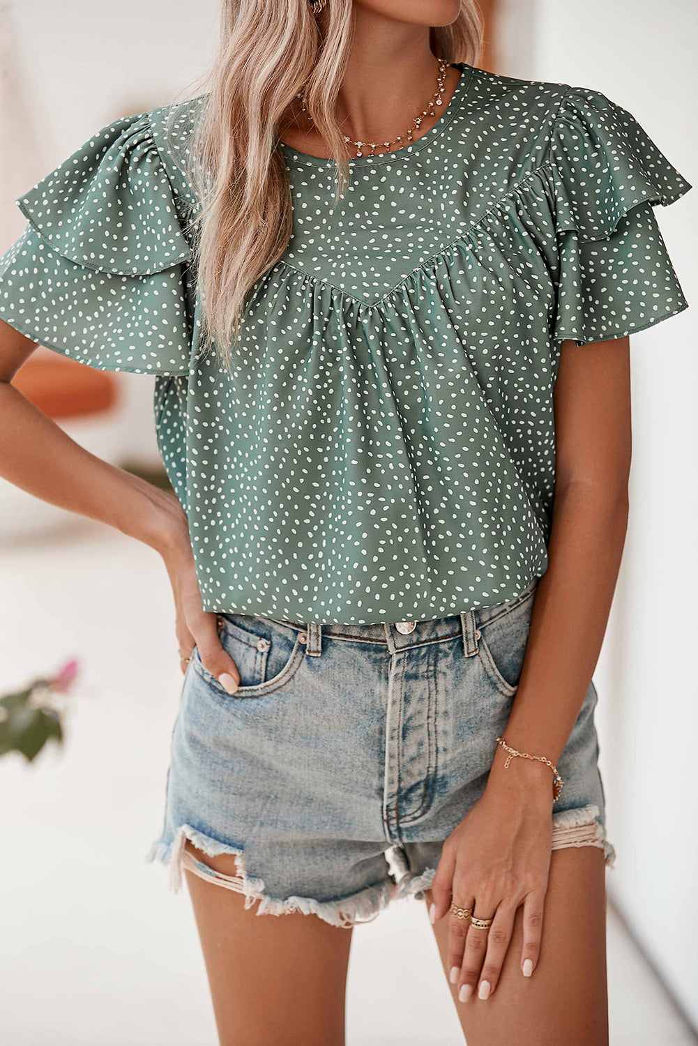 Laurel Green Spotted Print Pleated Ruffle Sleeve BlouseMaterial:100%Polyester



		The spotted print is a timeless and versatile choice that can easily be dressed up or down.
	
	
		The loose fit allows for a relaxed