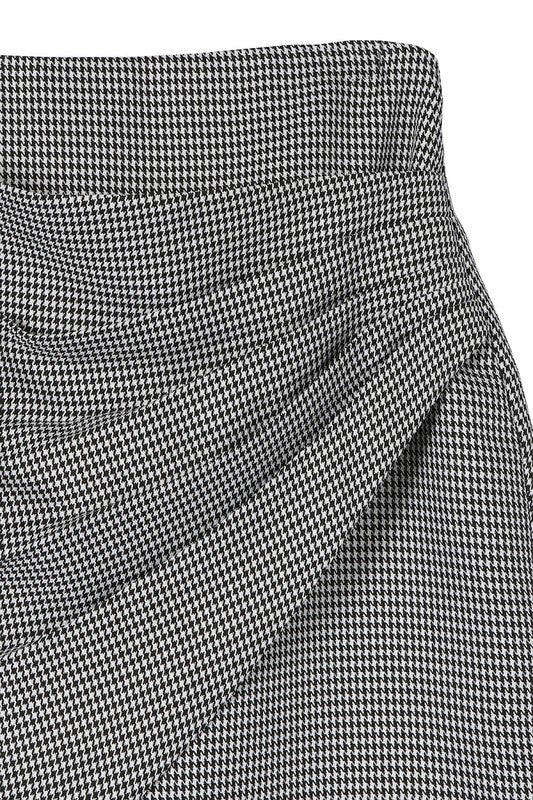 Hound tooth shirred wrap skirt- Hound tooth shirred wrap skirt- Pattern type : hound tooth pattern- Stretch : no stretch- Sheer : lined, no see through - Care instruction : machine wash cold, onl