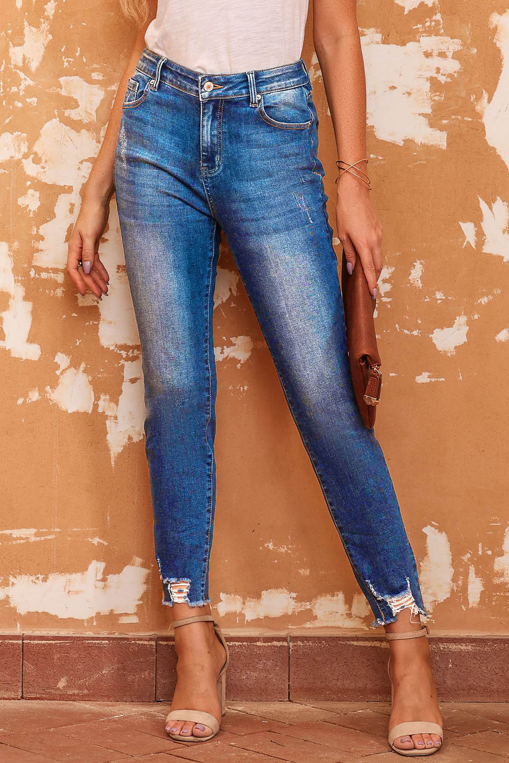 Dark Blue Casual Raw Hem Ankle Length Skinny JeansMaterial:61%Cotton+33%Polyester+5%Viscose+1%Elastane



		Skinny jeans highlight
wearers’ perfect leg shape
	
	
		Raw hem design
makes the casual jeans more s