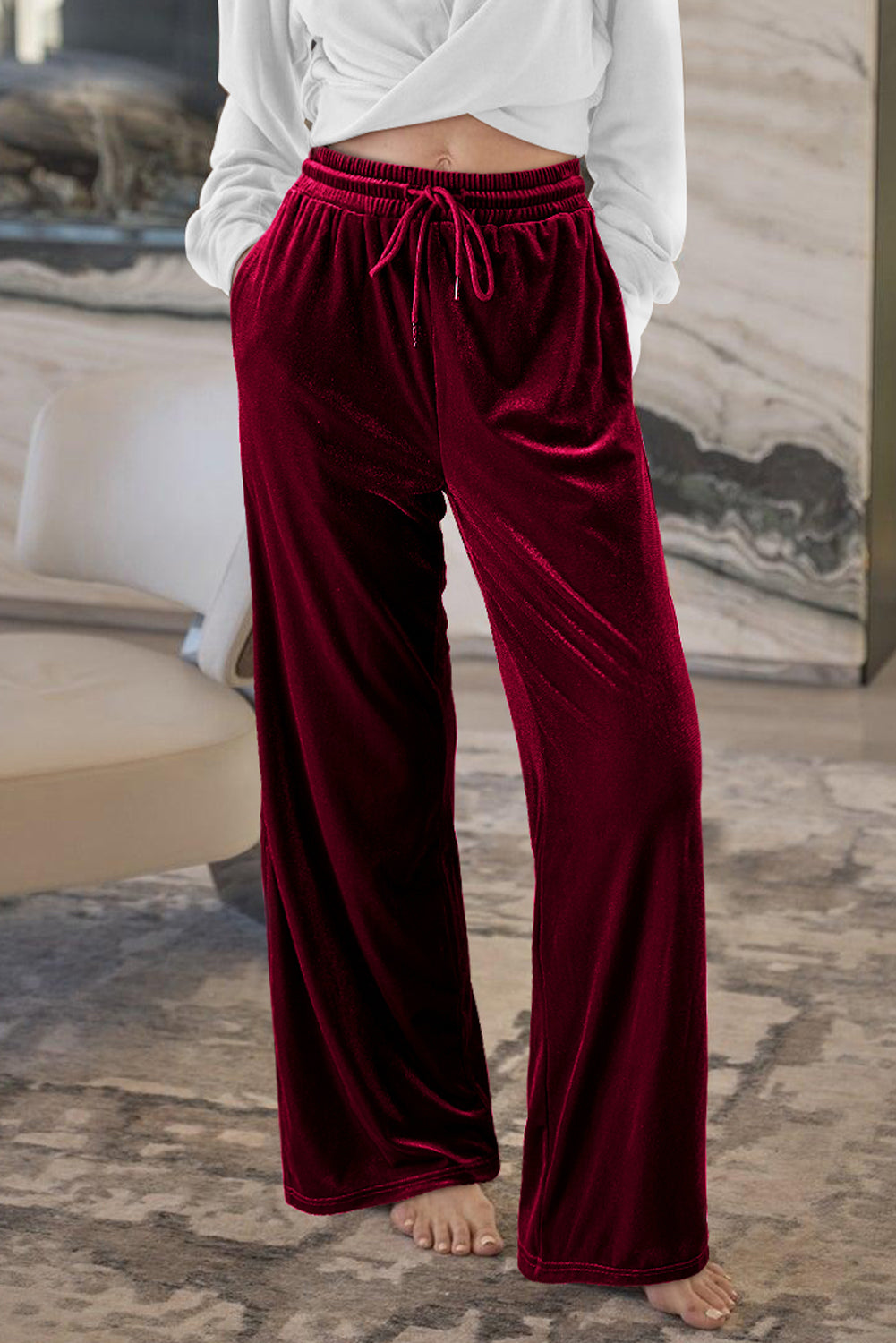 Burgundy Solid Drawstring Waist Wide Leg PantsMaterial:95%Polyester+5%Elastane

• Luxurious burgundy color adds a touch of sophistication to these wide-leg pants, suitable for both casual outings and formal eve