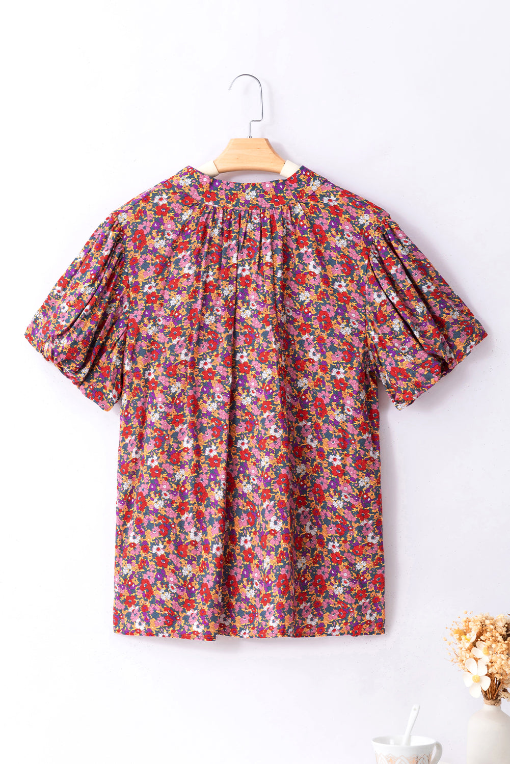 Purple Boho Floral Print Mock Neck Puff Sleeve BlouseMaterial:100%Viscose



		The blouse features a beautiful floral print that exudes a bohemian vibe. The intricate and vibrant patterns add a touch of femininity an