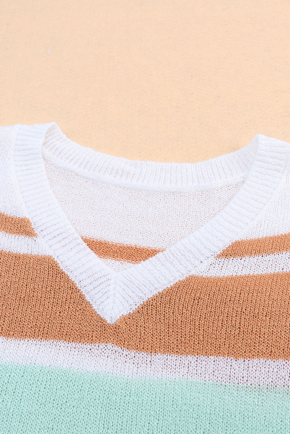 Multicolor Colorblock Stripe V Neck Split SweaterMaterial:100%Acrylic


	


		The V-neckline and split hem add a touch of elegance, while the colorblock design adds a modern and trendy twist.
	
	
		Add a pop