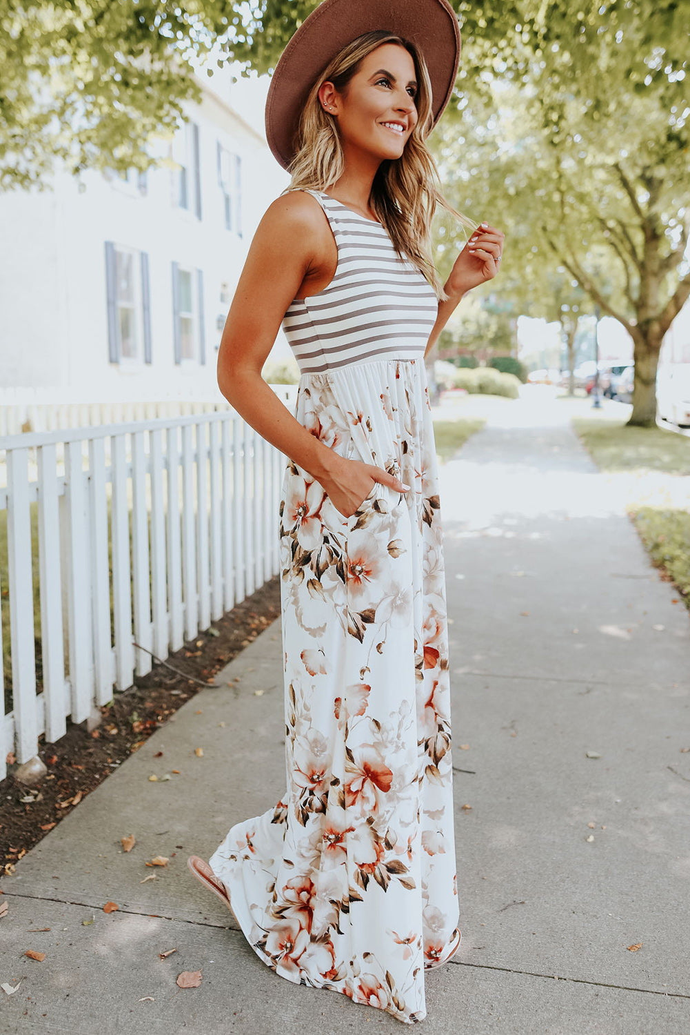 White Boho Stripes & Floral Print Floor Length Tank DressMaterial:95%POLYESTER+5%ELASTANE



		•Easy Match: This long dress goes well with sandals, high heels, a hat, or worn with a pretty necklace for a fashion look, wh