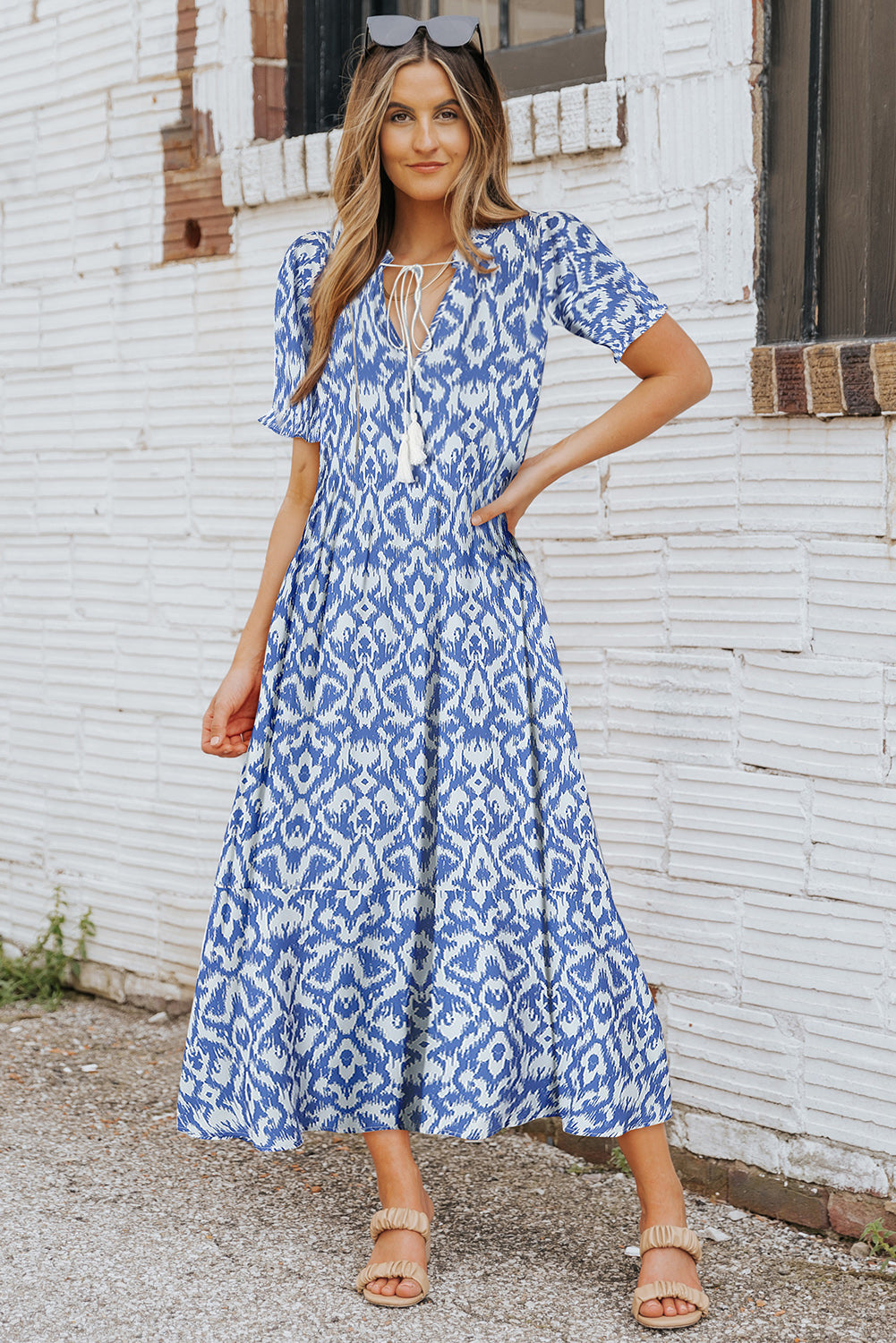 Sky Blue Geometric Print Casual V Neck Maxi DressMaterial:100%Polyester



		•Gorgeous and stylish dress in elegant blue with ruffle trim.
	
	
		•Features a split v-neck and a half-sleeve design that adds some