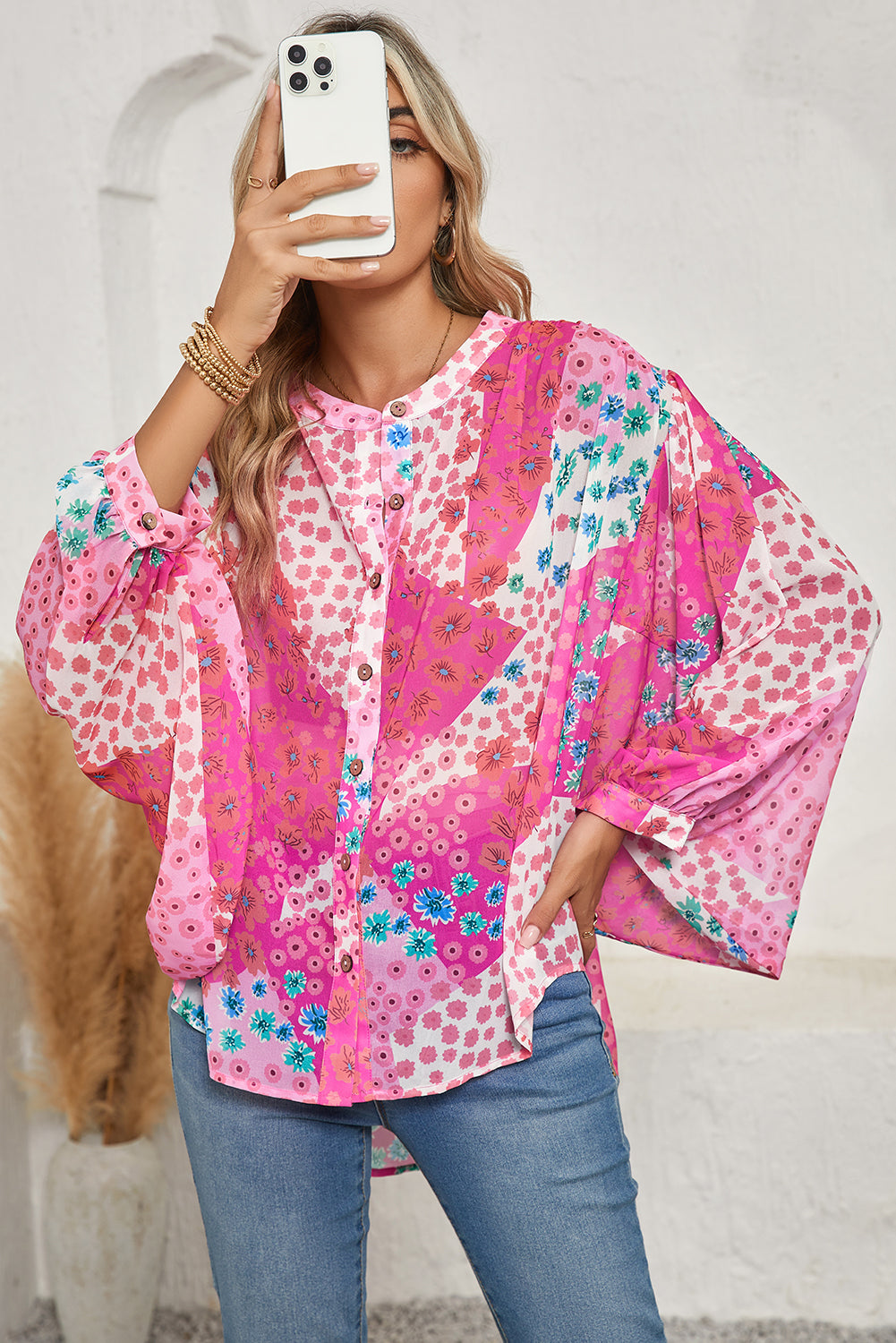 Rose Red Floral Print Dolman Sleeve BlouseMaterial:100%Polyester



		This blouse combines a beautiful floral print with colorblock panels for a touch of modern flair. 
	
	
		The dolman sleeves add a re