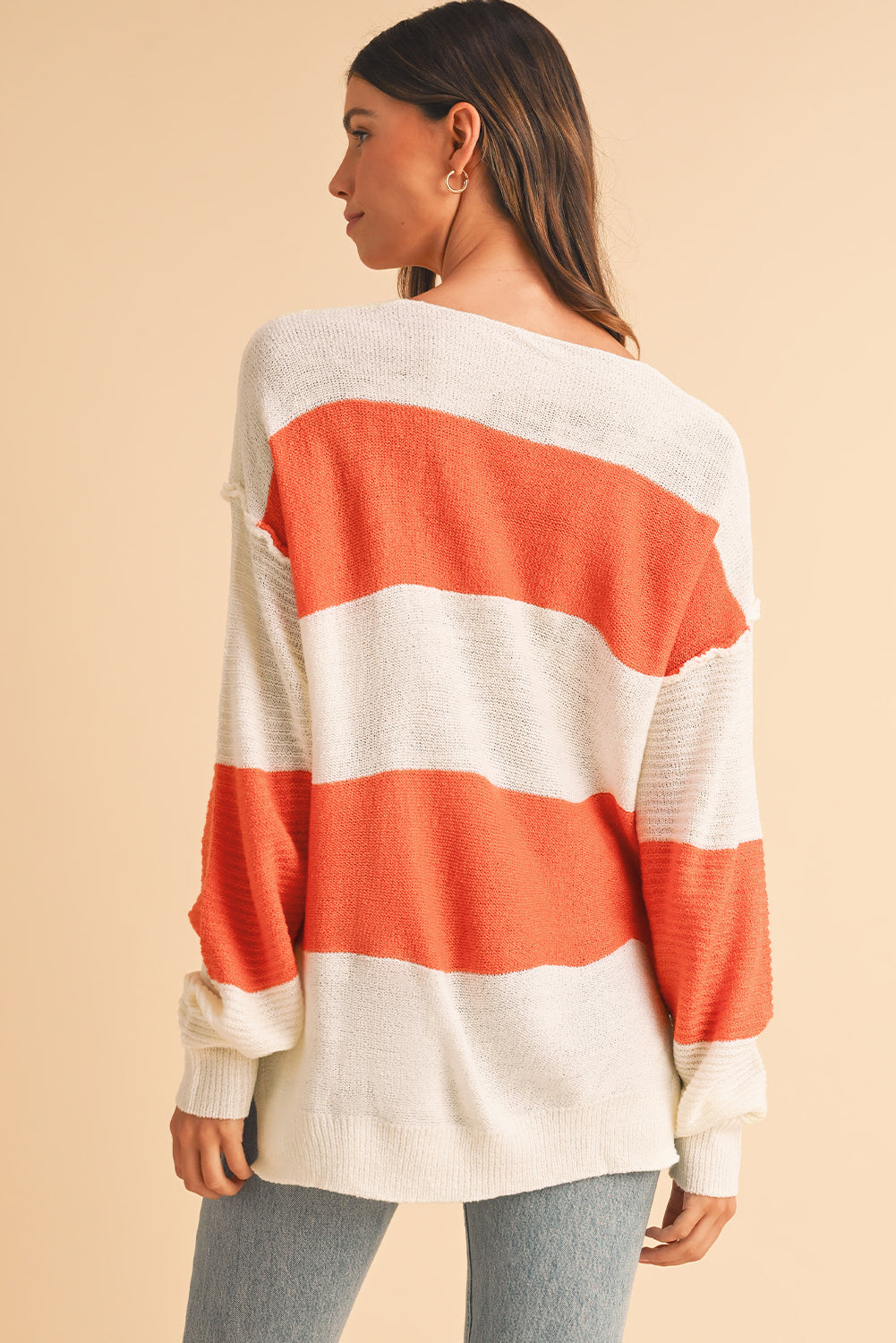 Orange Colorblock V Neck Side Slits SweaterMaterial:100%Acrylic

• Stand out in style with our sweater, blending casual stripes with a trendy rib-knit design.
• The vibrant orange hues add a pop of color to