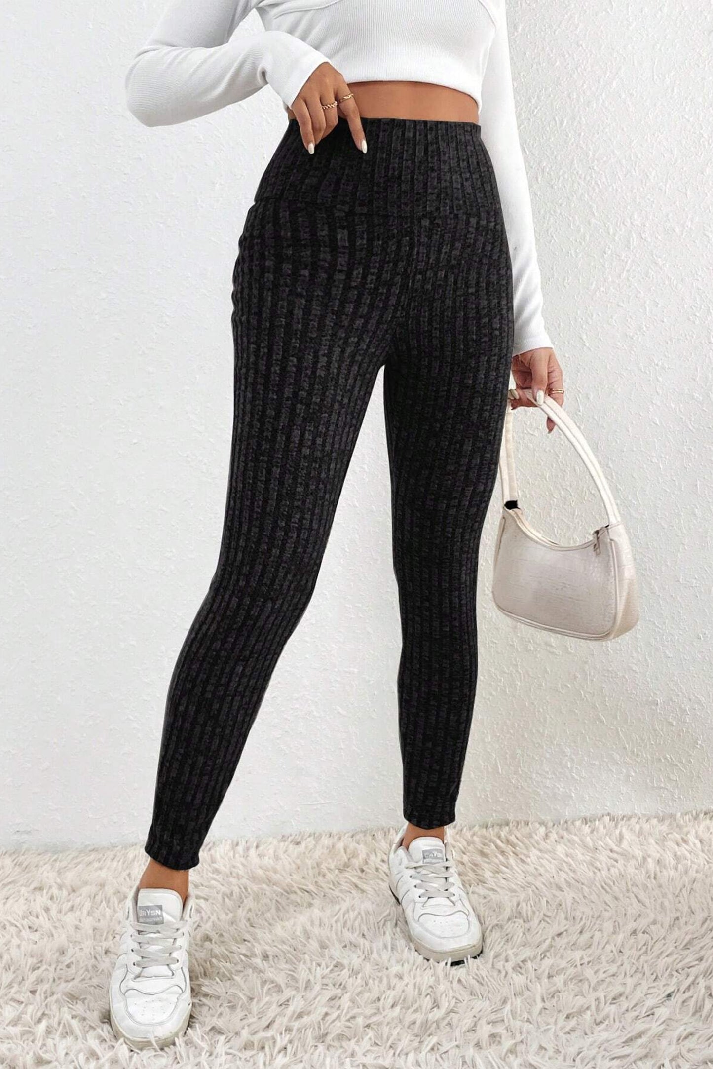 Gray Wide Waistband Ribbed Textured Knit LeggingsMaterial:95%Polyester+5%Elastane



		This high waist leggings designed in a skinny flattering fit
	
	
		It’s easy to pull on and elastic comfy to wear
	
	
	