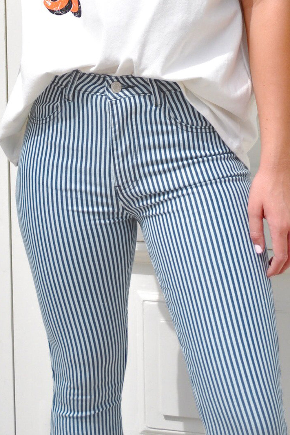 Light Blue Stripe Casual Mid Waist Bell PantsMaterial:73%Cotton+25%Polyester+2%Elastane



		These amazing statement jeans feature a dramatic pant leg that’s fitted throughout the thigh
	
	
		Ended in a ex