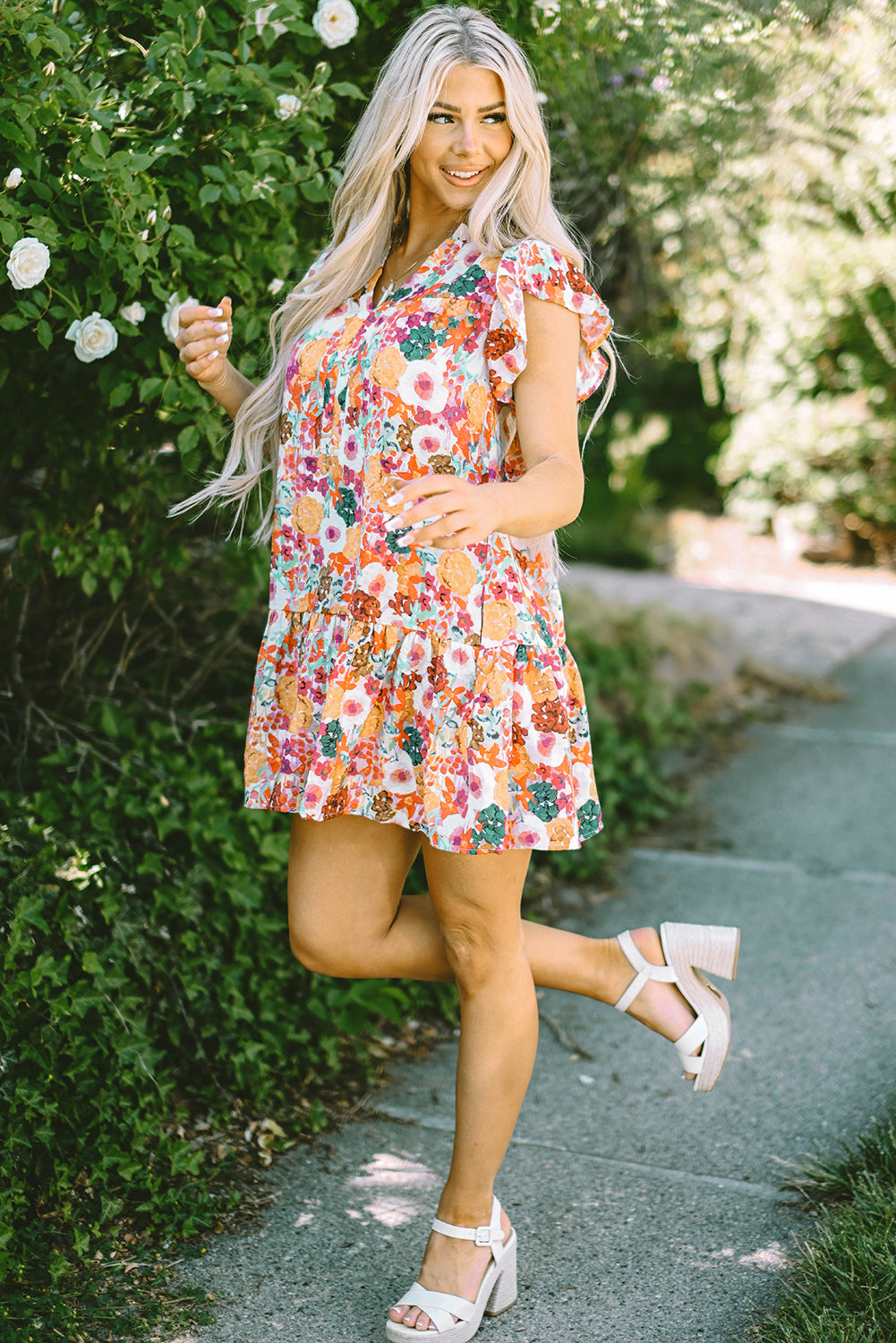 Purple Floral Print Split Neck Ruffle Mini DressMaterial:81%Viscose+19%Polyamide

• Embrace an enchanting aura with the mesmerizing purple floral print that adorns this boho-chic mini dress, perfect for garden pa