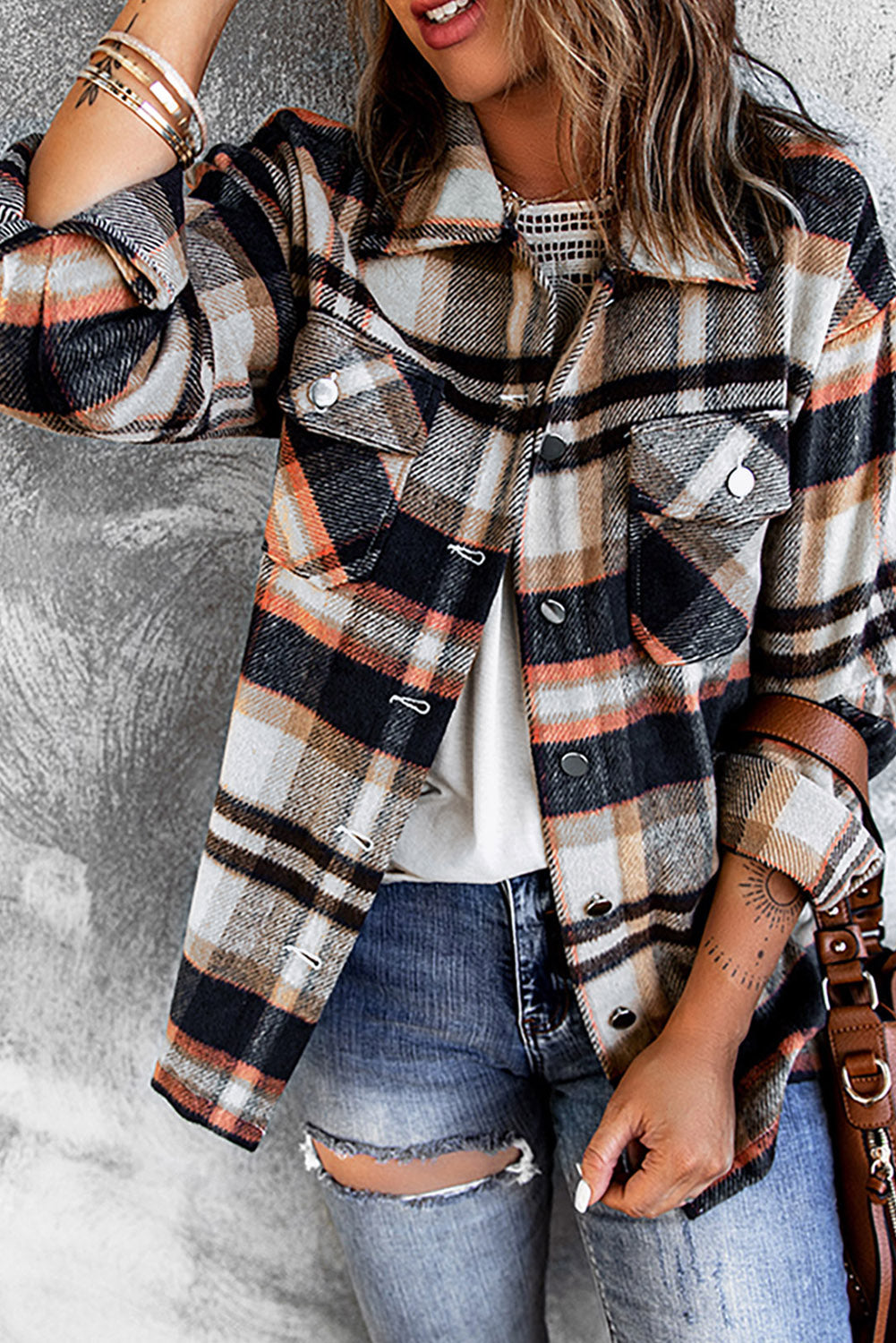 Khaki Plaid Print Casual Button Up Pocket ShacketMaterial:100%Polyester



		Sweet yet rugged plaid details adorn this cozy shirt
	
	
		Designed with a button front, long sleeves, large front pockets &amp; an 