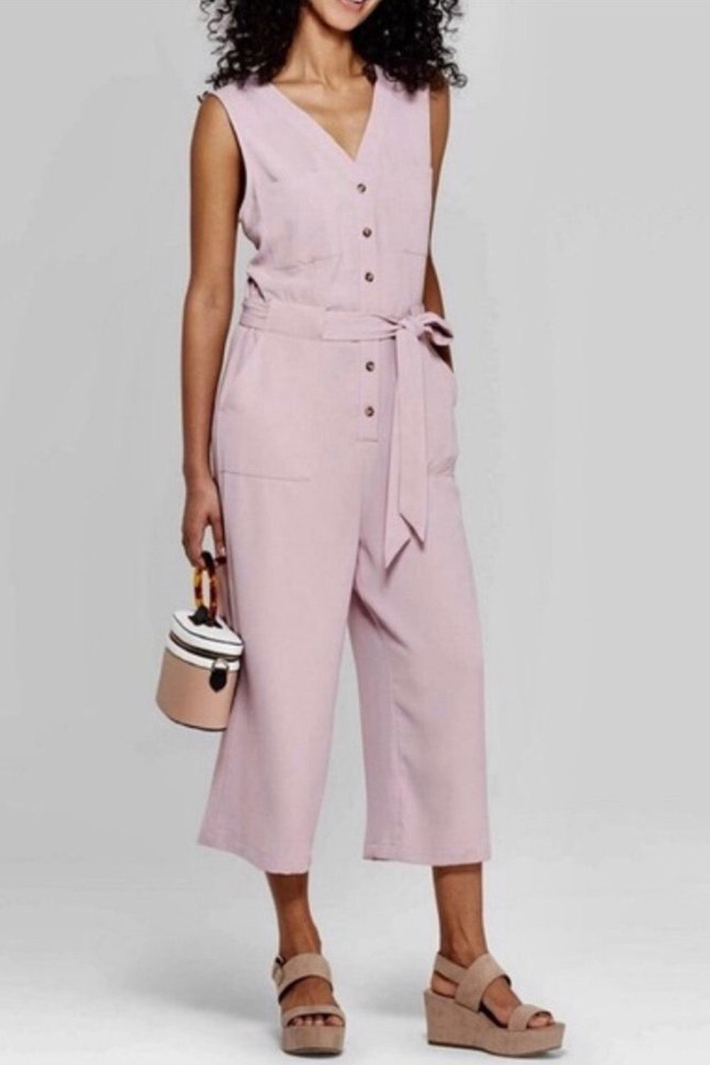 Pink Buttoned Sleeveless Cropped Jumpsuit With SashMaterial:95%POLYESTER+5%ELASTANE



		The
chic jumpsuit features a button-up front and a sleeveless design, making it
perfect for warm weather
	
	
		The
crop