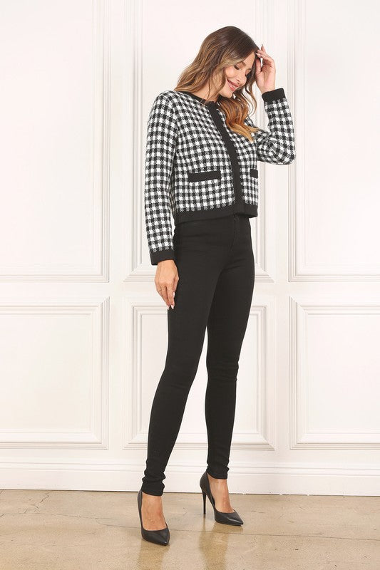 Black check knitted jacket- Black check knitted jacket, heavy weight fabric, 4 snap buttons, 2 functional pockets- Pattern type : check pattern- Neck line : round neck- Sleeve type : regular 