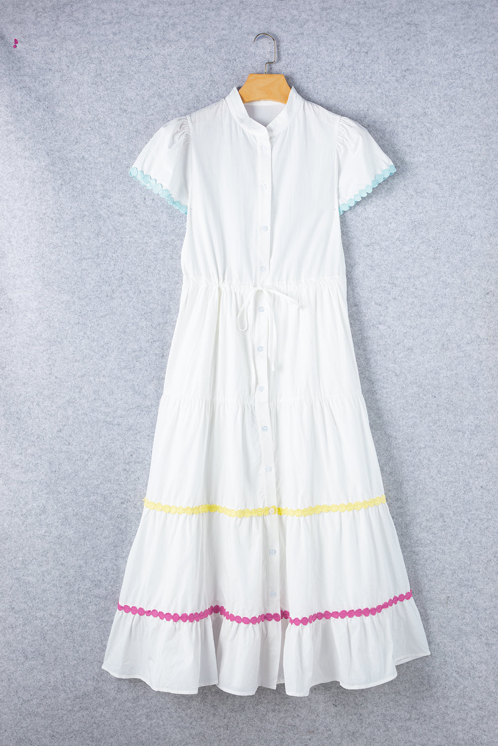 White High Waist Short Sleeve Tiered Shirt DressMaterial:100%Cotton



		The dress features a stylish and feminine design with delicate applique details, adding a touch of elegance to your outfit.
	
	
		Made 