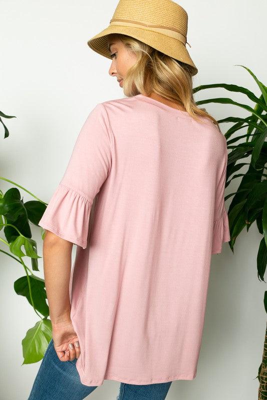 SOLID RUFFLE SLEEVE LOOSE FIT TOPSOLID JERSEY ROUND NECK HALF RUFFLE SLEEVE LOOSE FIT TOP95% RAYON, 5% SPANDEX MADE IN USAS/M/L 2-2-2
Style: Casual
Print / Pattern: SOLID
Fit: LOOSE FIT 
Neck Line: 