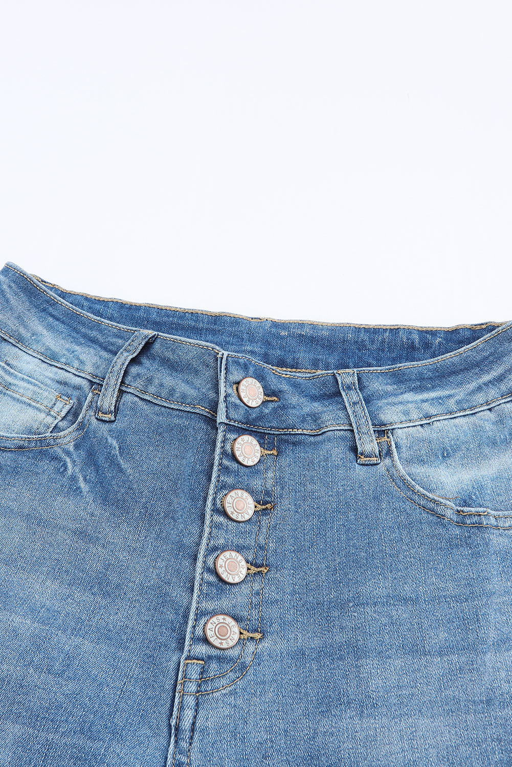 Blue Light Wash High Waisted Bell Bottom JeansMaterial:71%Cotton+27.5%Polyester+1.5%Elastane



		• These jeans are made from high-quality denim material, ensuring durability and long-lasting wear.
	
	
		• 