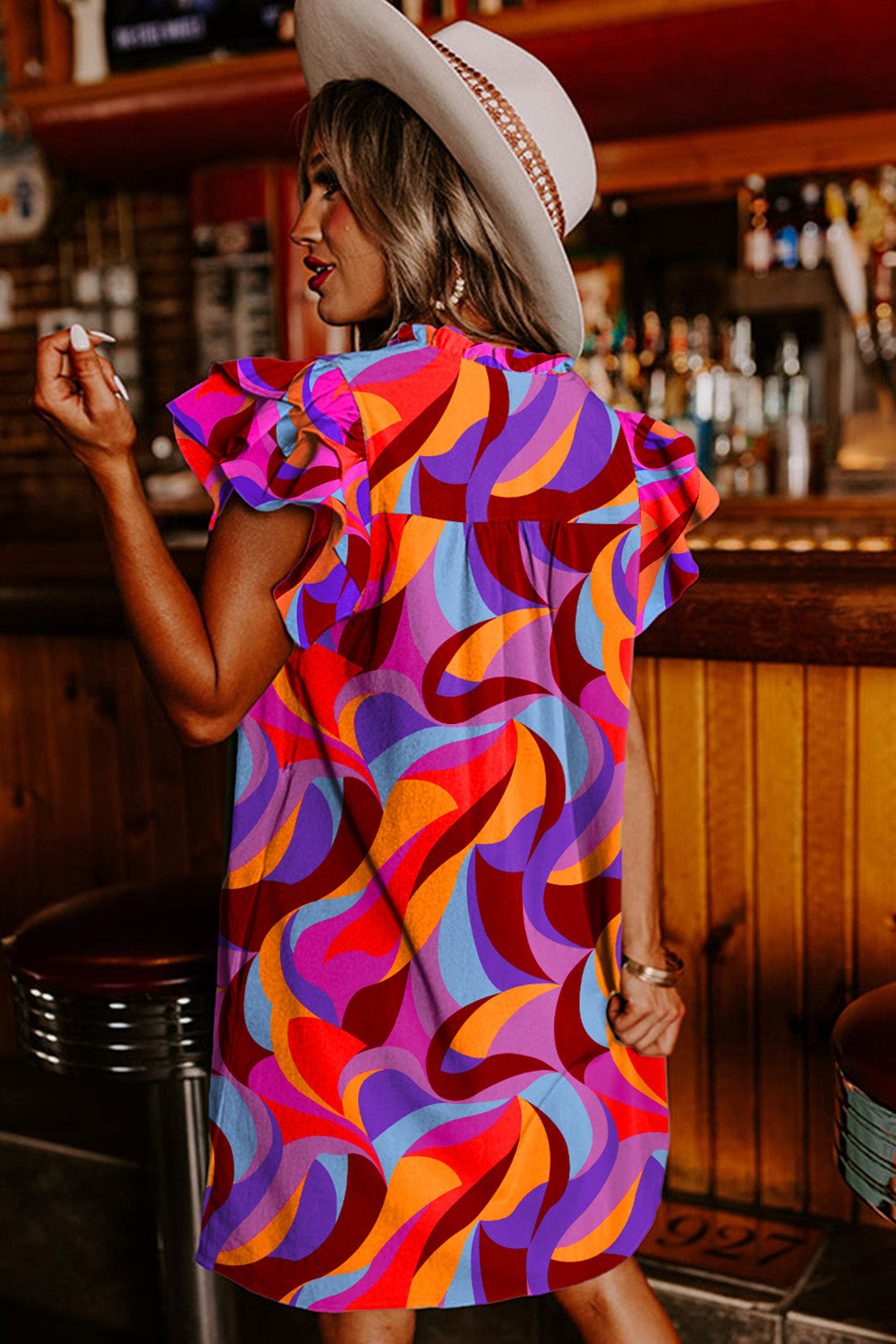 Orange Abstract Print Ruffle Sleeve Frill Trim Pocketed Mini DressMaterial:100%Polyester

• Effortlessly chic, the mini dress combines a vibrant orange hue with a trendy abstract print, perfect for a casual yet stylish look. 
• F