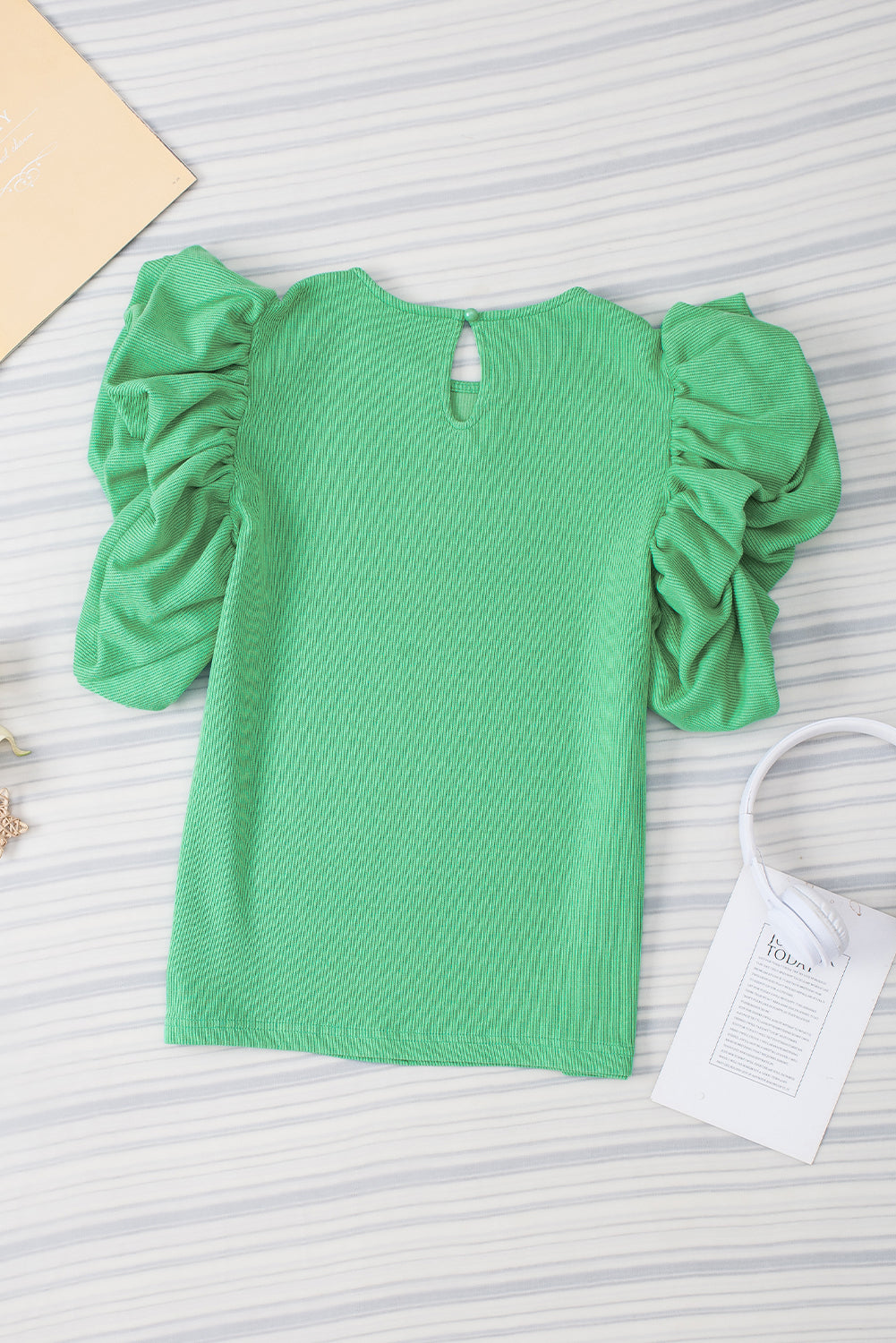 Green Solid Color Ruffle Sleeve Ribbed BlouseMaterial:65%cotton+33%polyester+2%Elastane



		The blouse features ruffle sleeves, which add a playful and romantic touch to the overall design. 
	
	
		The sol