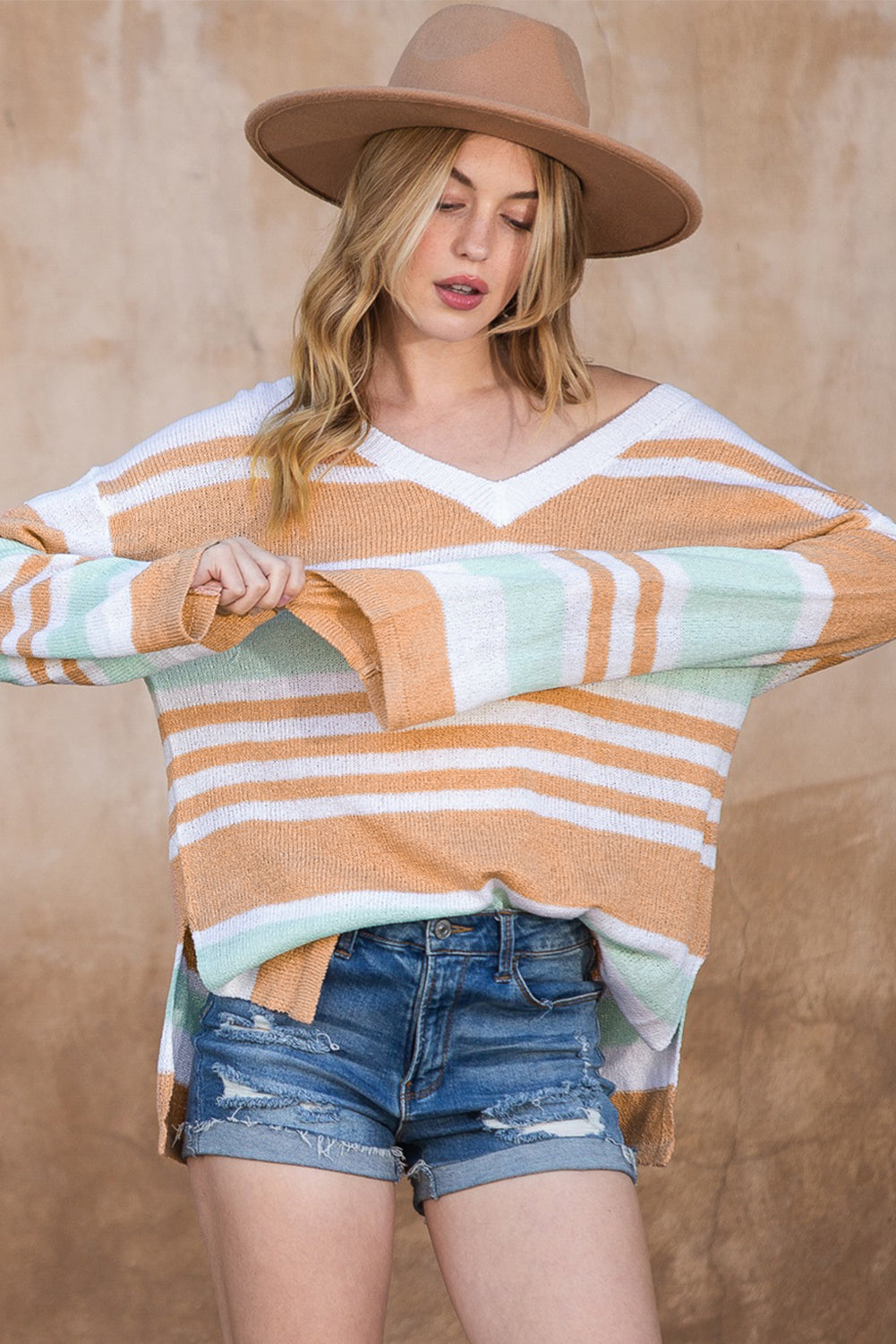 Multicolor Colorblock Stripe V Neck Split SweaterMaterial:100%Acrylic


	


		The V-neckline and split hem add a touch of elegance, while the colorblock design adds a modern and trendy twist.
	
	
		Add a pop