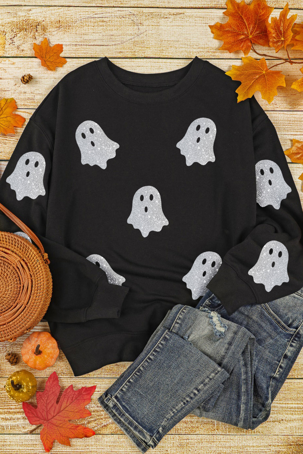 Black Glitter Ghost Pattern Crew Neck Halloween SweatshirtMaterial:50%Polyester+50%Cotton



		The sweatshirt is a festive and eye-catching option for the spooky season.
	
	
		Glitter details on the cute ghost patterns