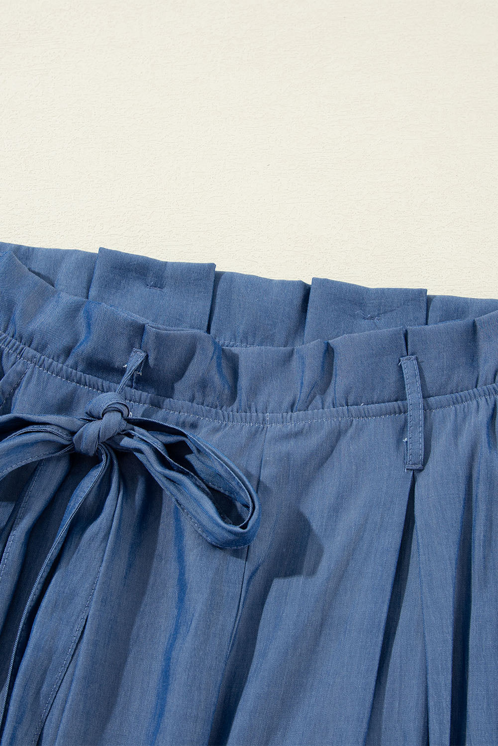 Wild Wind Belted Frill Waist Wide Leg Loose PantsMaterial:55%Viscose+45%Polyester



		Crafted with a belted frill waist, the pants offer a chic and trendy look suitable for any casual or semi-formal occasion.
	