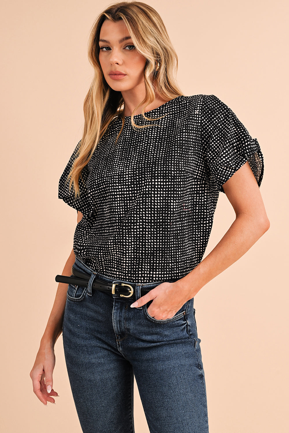 Black Dotted Puff Sleeve Round Neck BlouseMaterial:100%Polyester



		This blouse is designed with puff sleeves, which are characterized by their voluminous and gathered appearance.
	
	
		The blouse is 